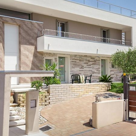 Villa Aurora-Holiday Home Apt 1 バルドリーノ エクステリア 写真
