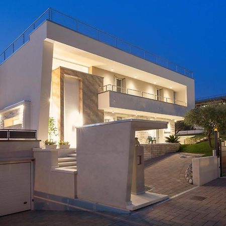 Villa Aurora-Holiday Home Apt 1 バルドリーノ エクステリア 写真
