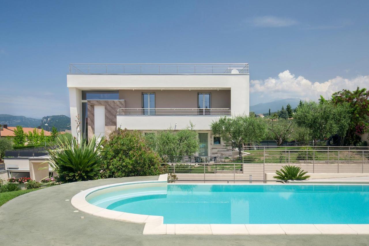 Villa Aurora-Holiday Home Apt 1 バルドリーノ エクステリア 写真